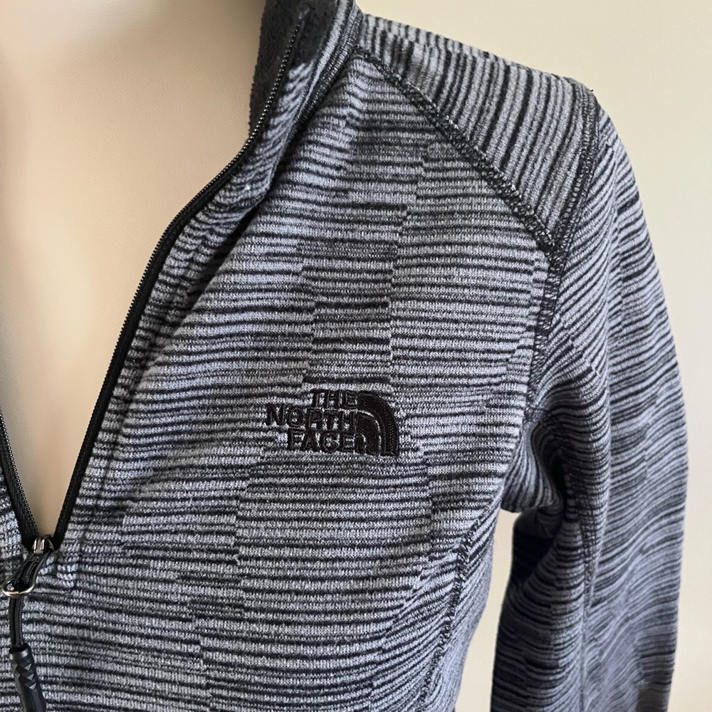 The North Face Women’s blue with gray Pull Over, Quarter Zip, Small - Picture 2 of 6